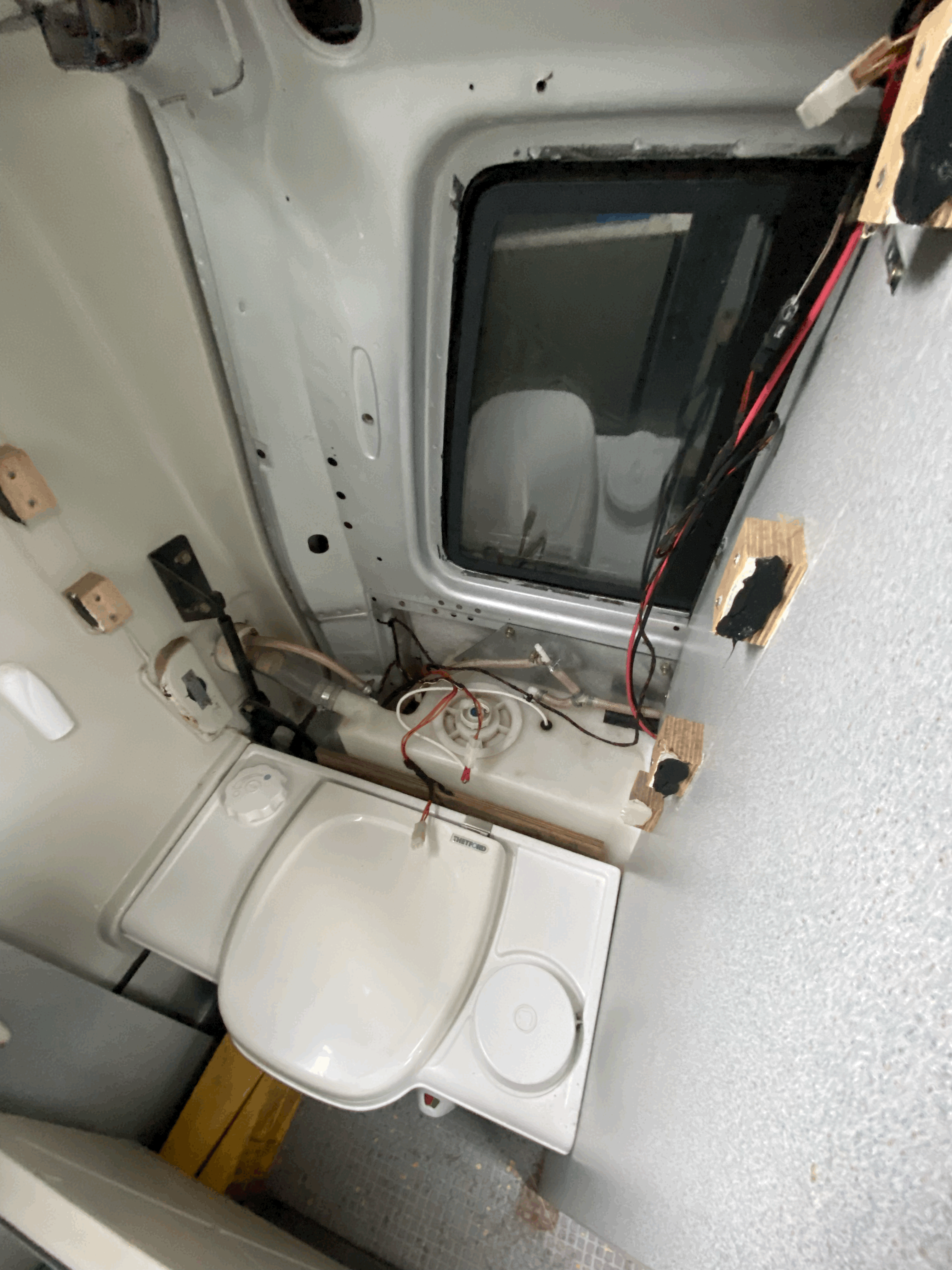 achter de badkamer plaat