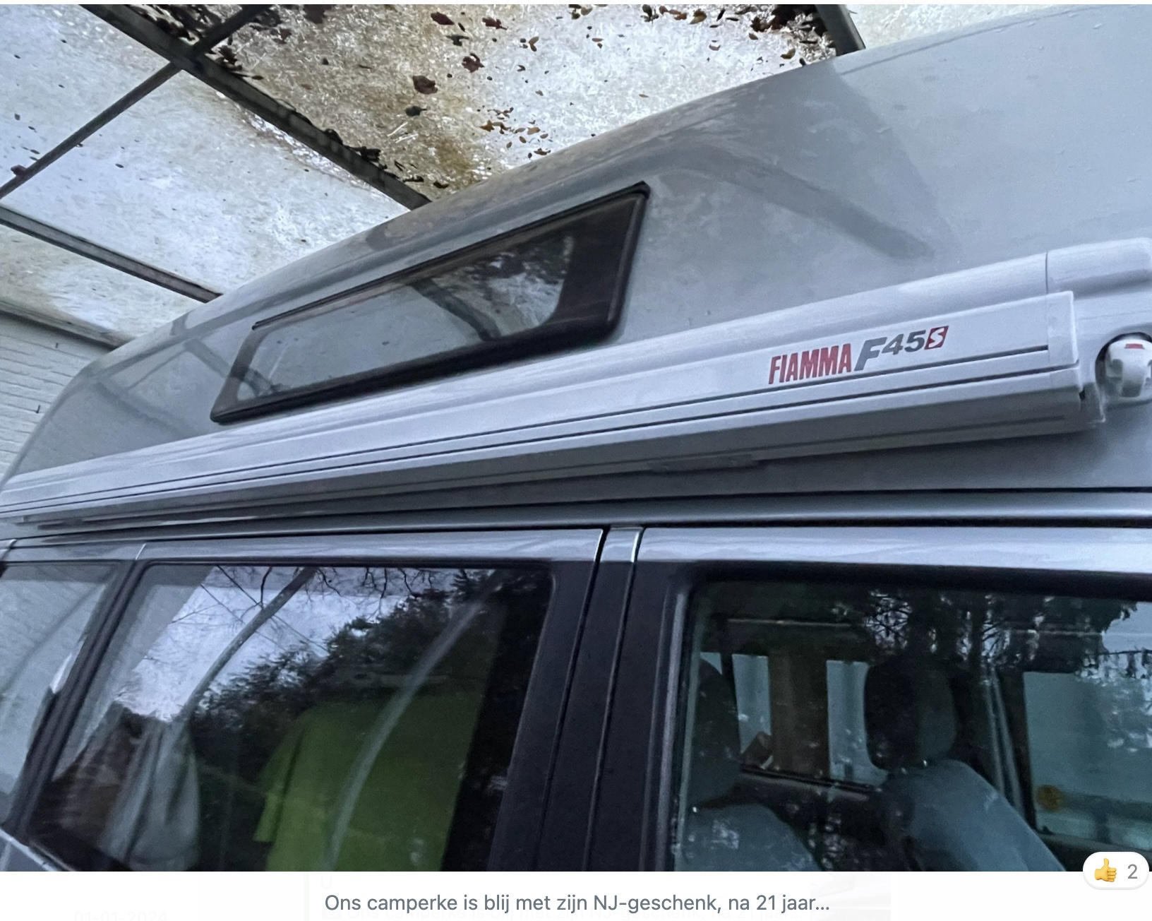 camper met nieuwe luifel.jpg