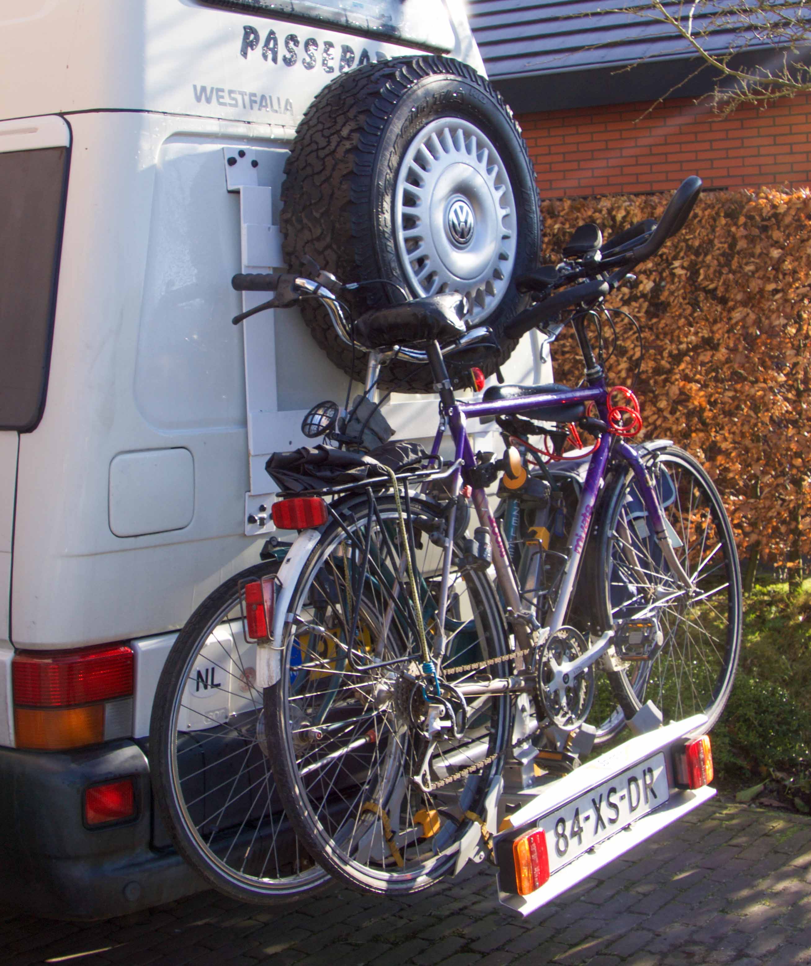 Reserve wiel en fietsen op de trekhaak